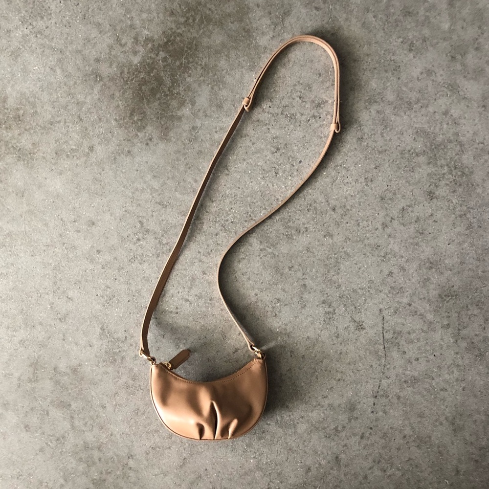 Latelee Studio mini shrimp bag in beige